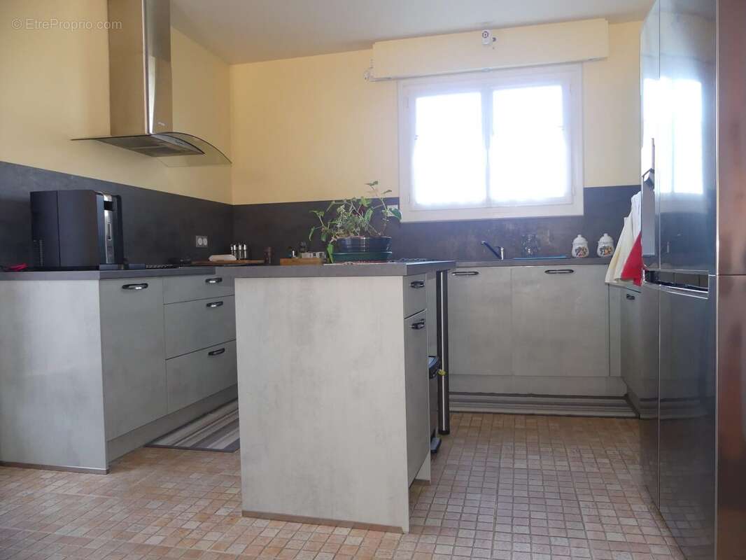 Maison à SAINT-JACUT-LES-PINS