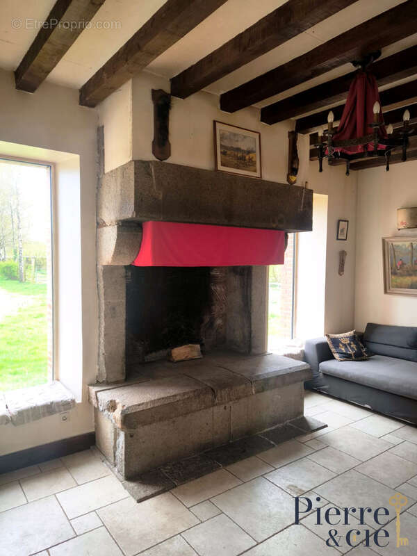 Maison à SAINT-SAUVEUR-DE-CARROUGES