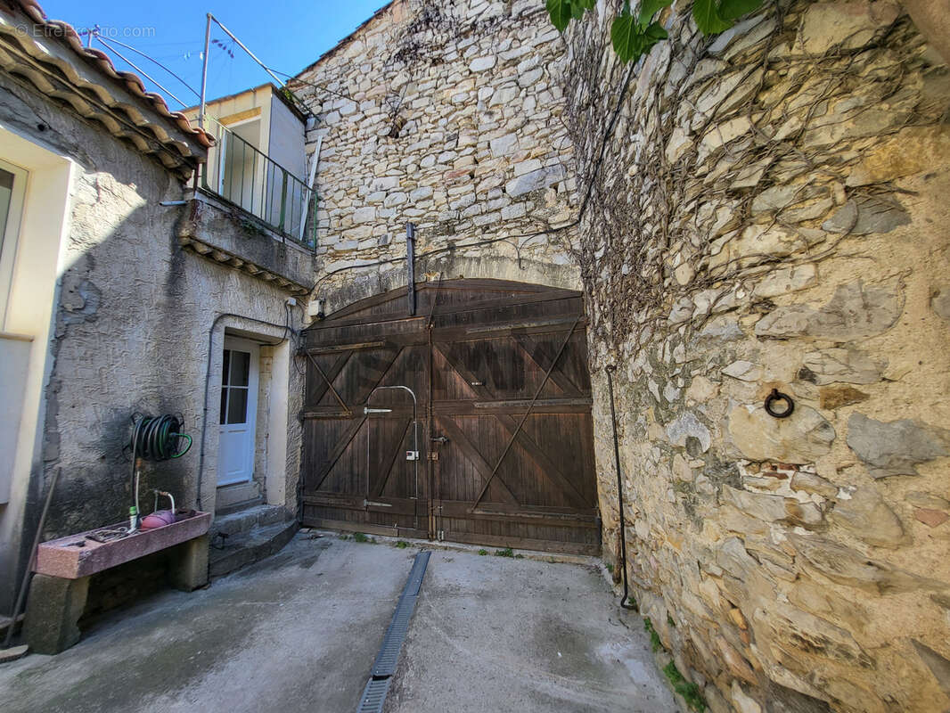 Maison à CLARENSAC