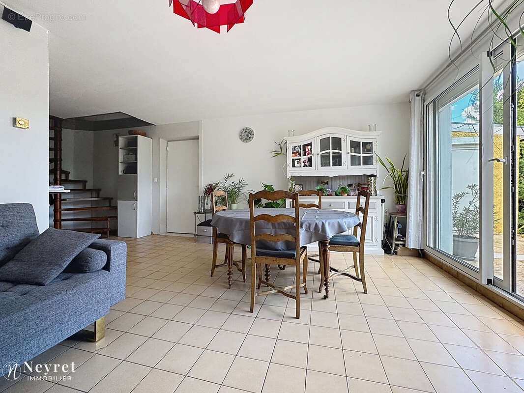 Maison - 103m2 - Terrain de 341m2 - St Genis Laval - photo 3