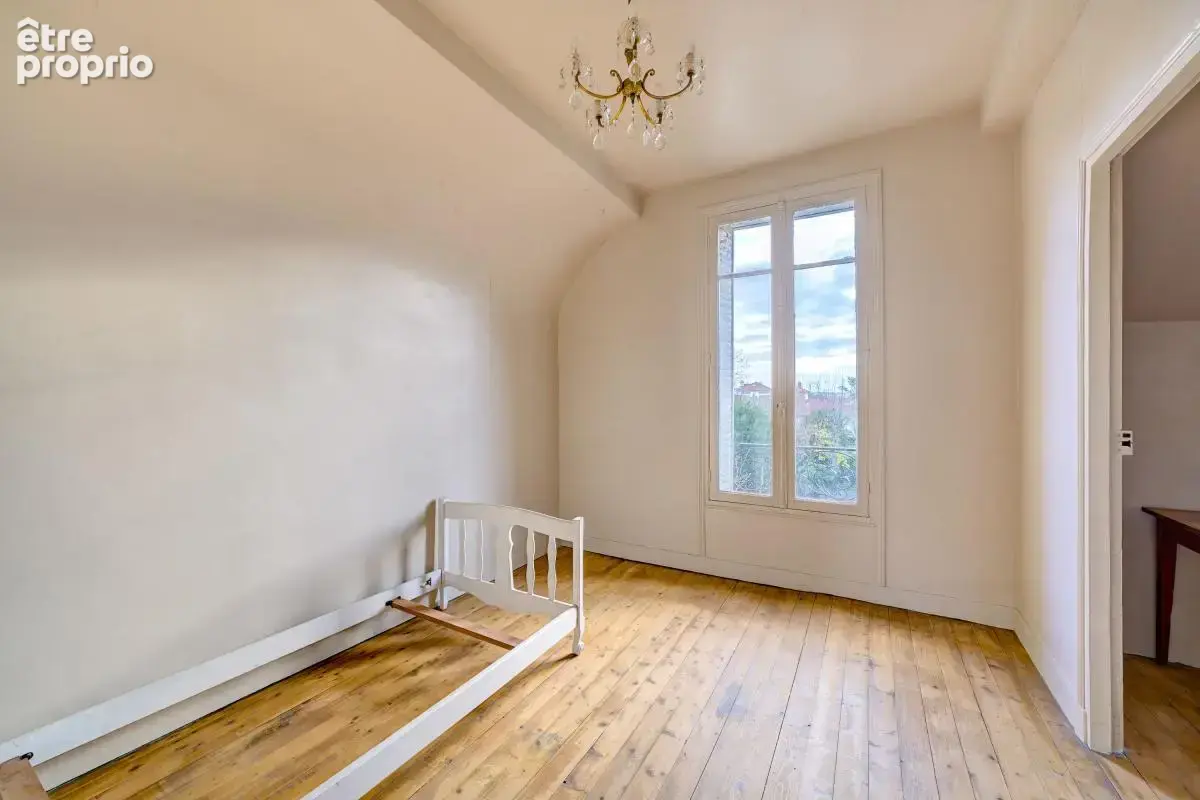 Meulière de 1920 – 153 m² habitable – 5 Chambres - Terrain 1 819 m² - photo 13