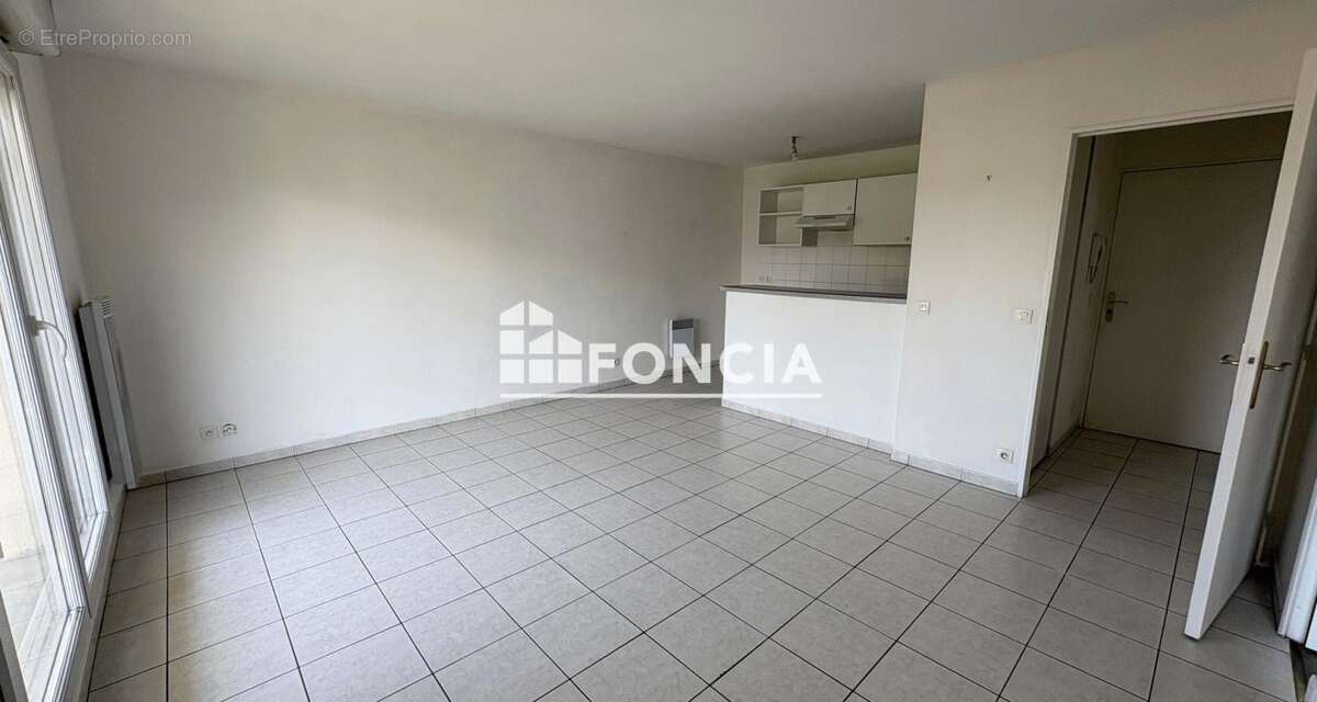 Proche RER - 2 pièces avec balcon et parking - photo 3