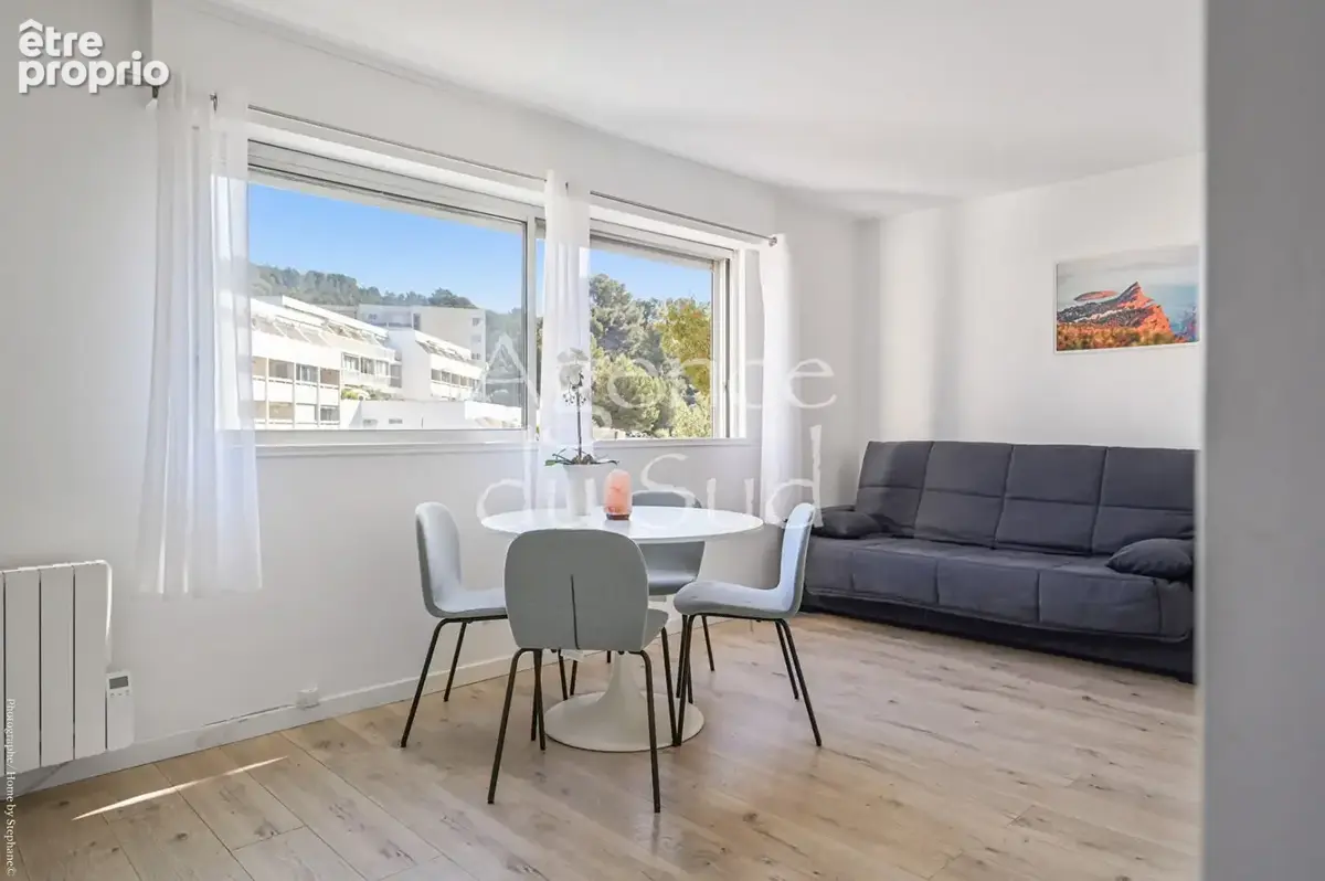 EXCLUSIVITE - Studio entièrement rénové avec une place de stationnement. - photo 4