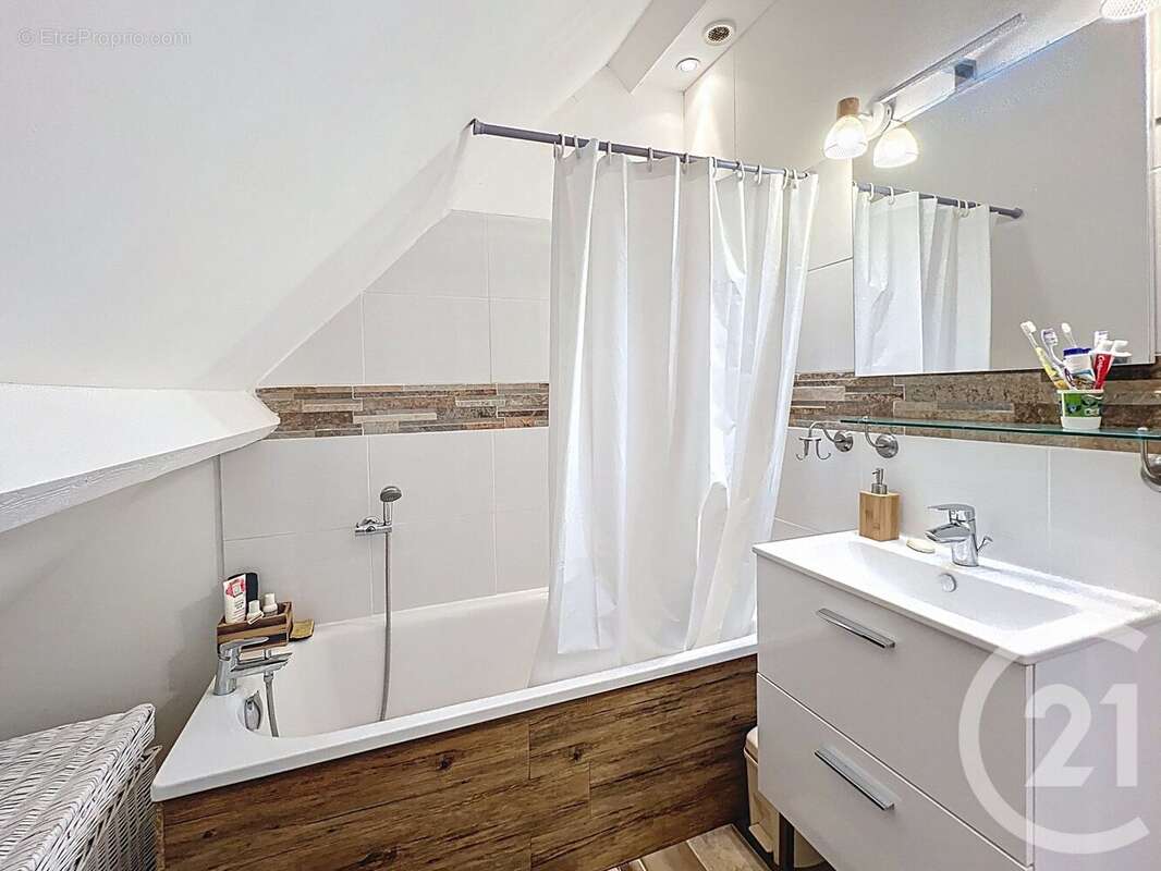 Maison à CORNEVILLE-SUR-RISLE