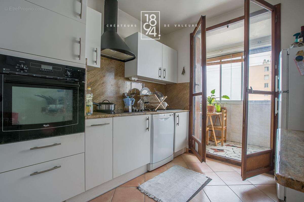 Appartement à MARSEILLE-4E