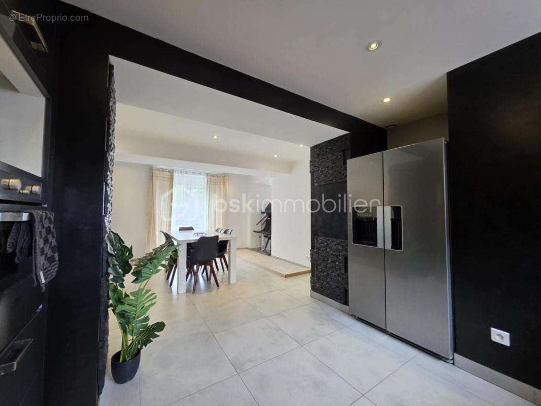 Maison à MONTCOURT-FROMONVILLE