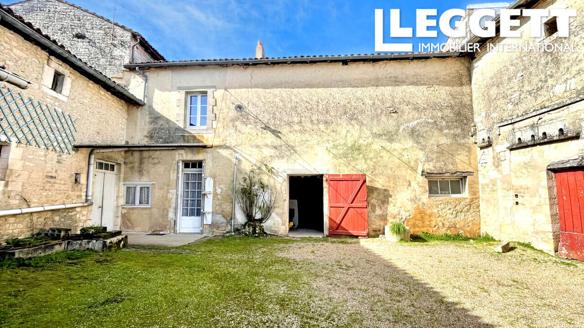 Maison à COURCOME