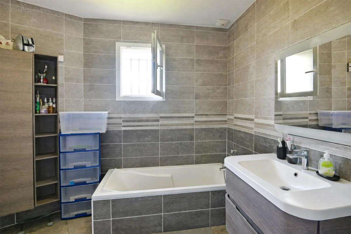 Maison de 5 pièces de 119 m² à Saint-Remèze - photo 21