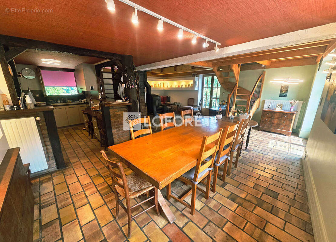 Maison Brussieu 8 pièce(s) 230 m² - photo 6