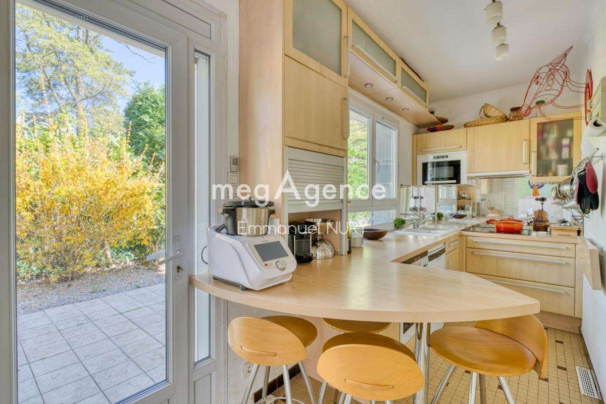 Maison spacieuse de 230 m² avec 5 chambres & piscine - photo 11