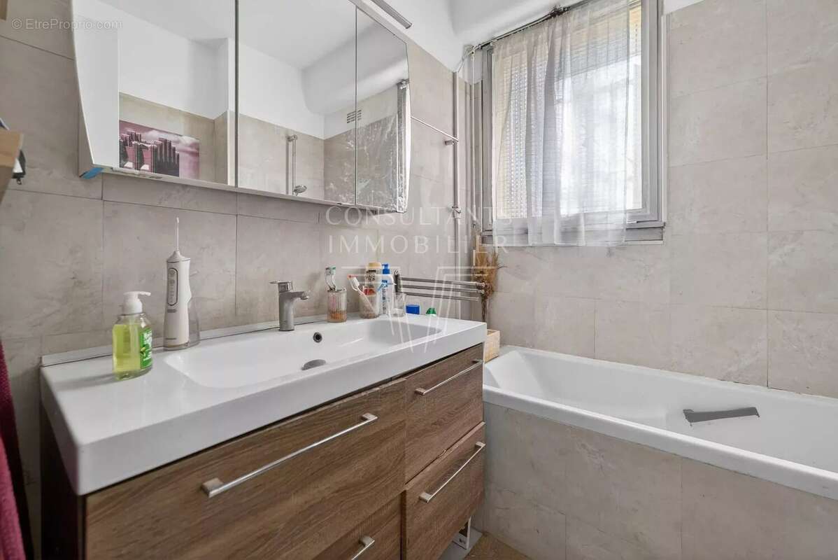 Appartement à NEUILLY-SUR-SEINE