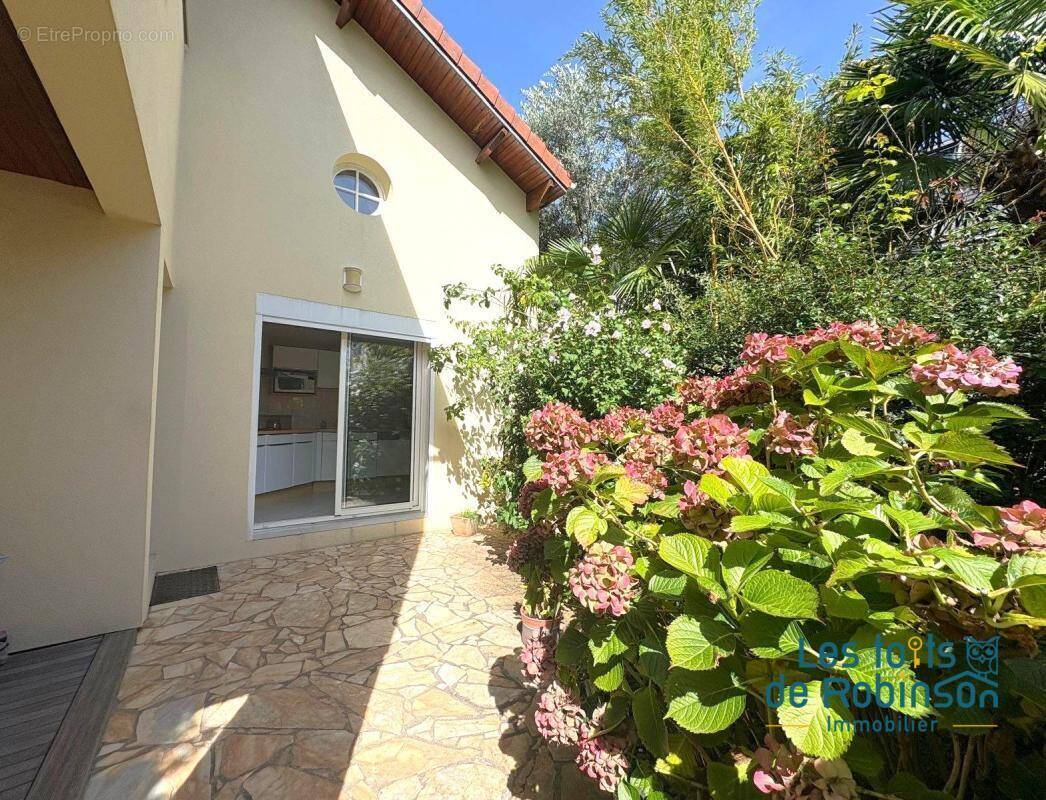 Maison à LE PLESSIS-ROBINSON