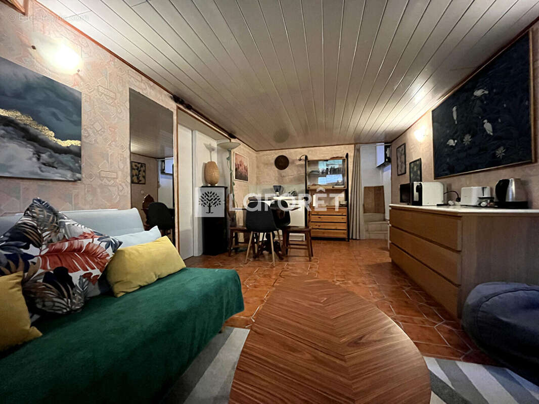Aux portes du Vésinet, découvrez cette maison familiale offrant 5 chambres, une chambre de plain-pied et un espace indépendant. - photo 15