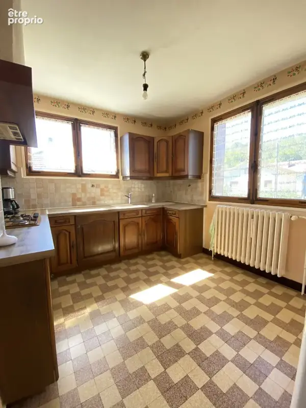 Maison T6 sur terrain plat , clos et arboré. - photo 6