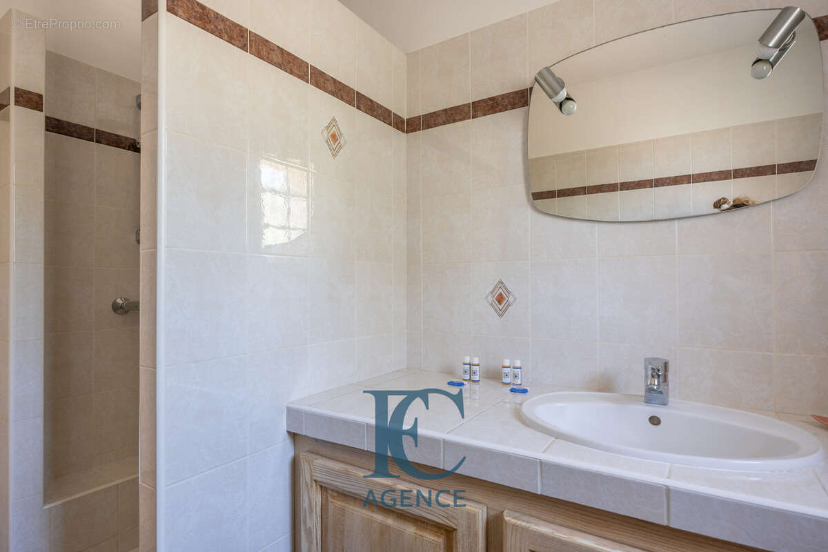 Maison de 190 m2 au coeur de la pinède de La Cride - photo 12