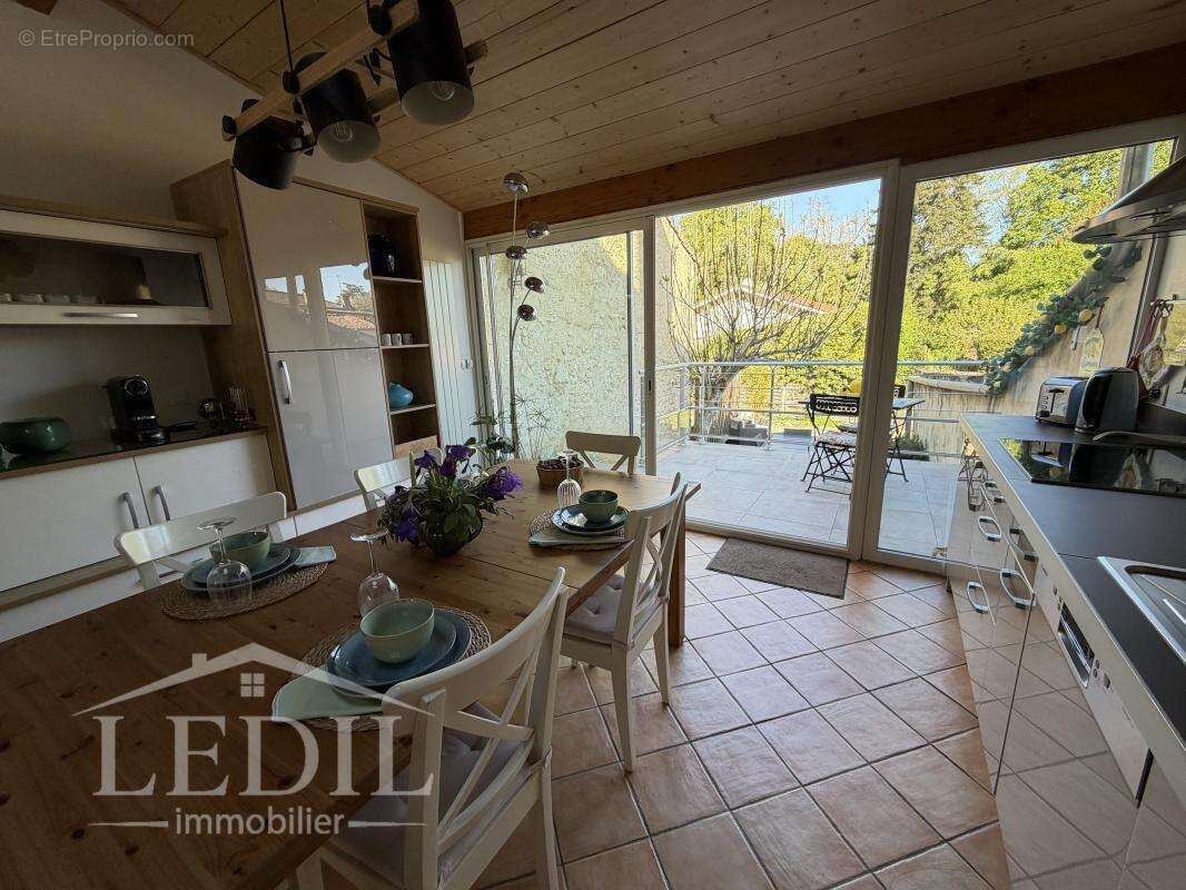 Superbe maison de ville avec terrasses et jardin - photo 2