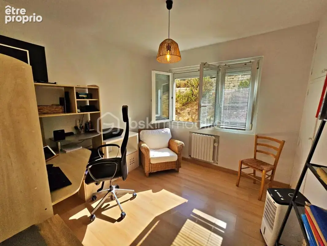 À 2 minutes à pied du port – Vue mer – Propriété de caractère 186 m² – 3 logements – Piscine - photo 11