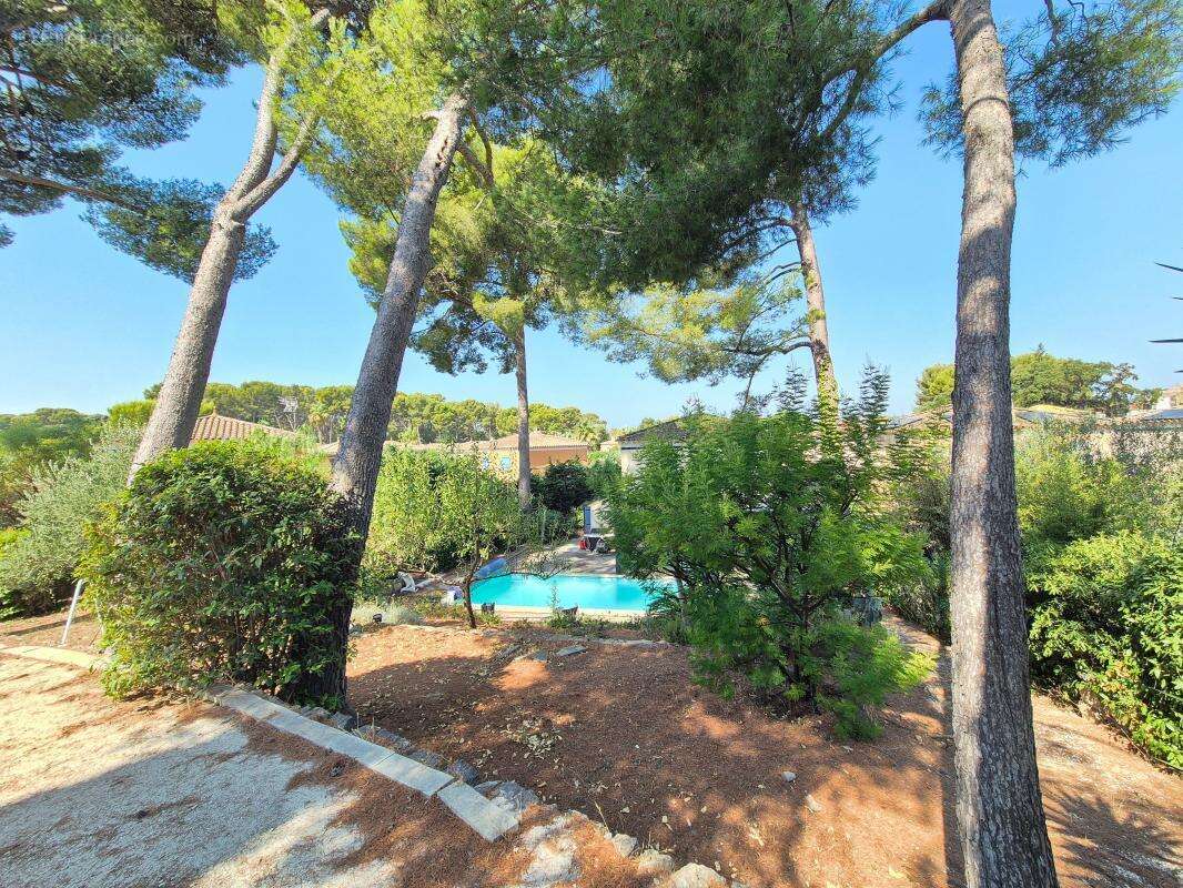 Maison familiale avec piscine a vendre a sanary secteur beaucours - photo 7