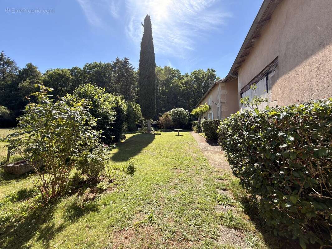 Maison à NANTEUIL-EN-VALLEE