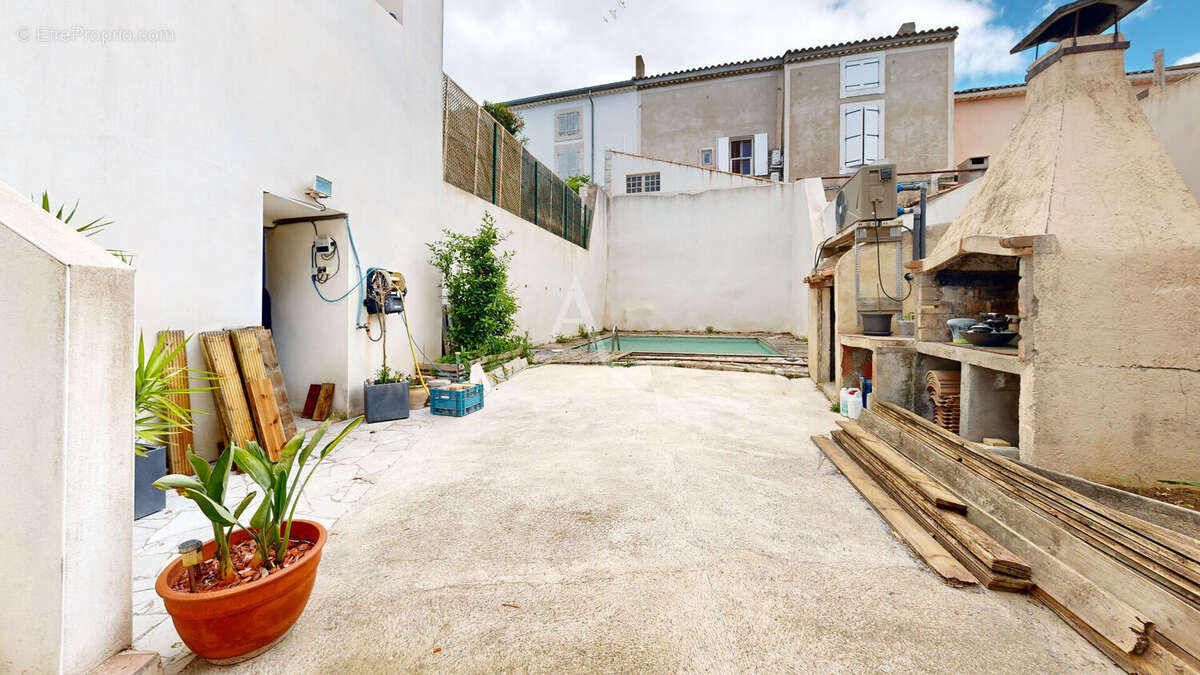 Maison à OUVEILLAN