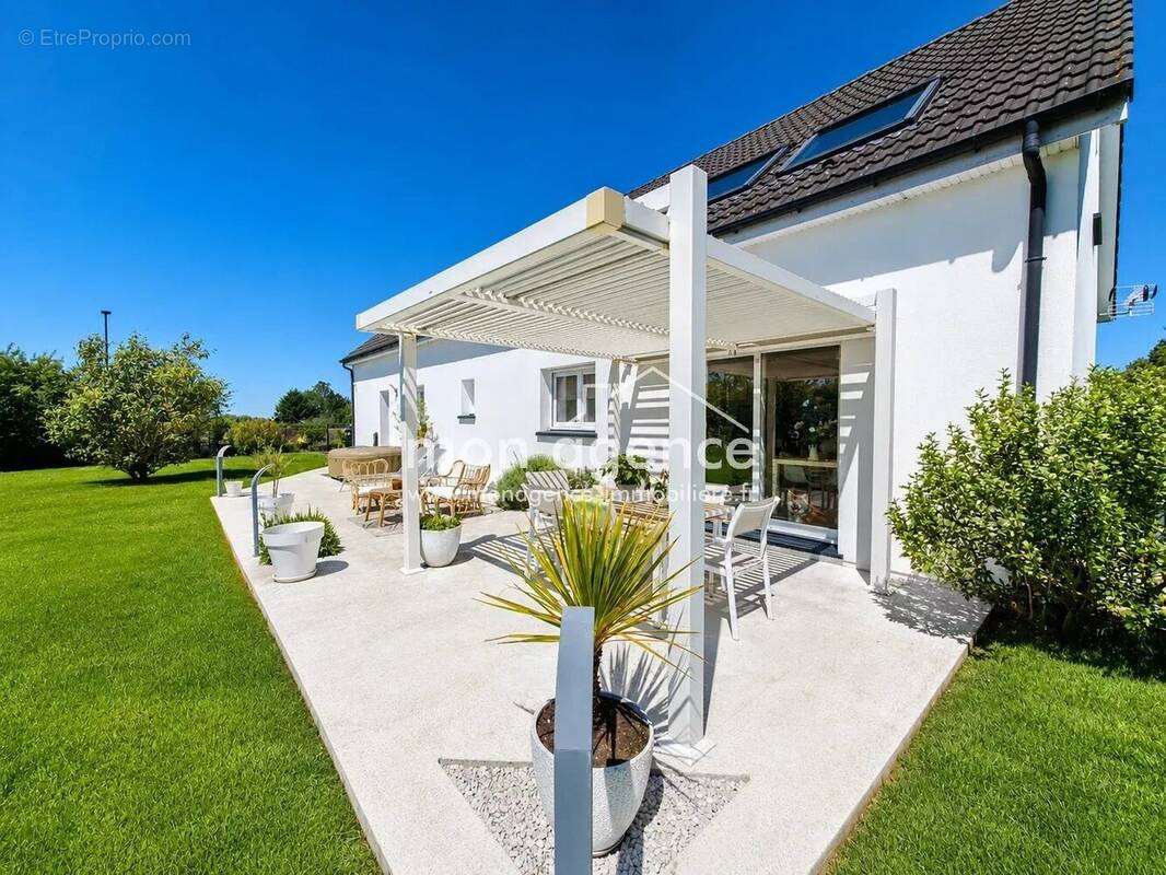 Maison à BUCHY