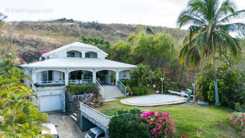 À vendre – villa d’exception avec vue panoramique sur mer et port – saint-gilles les bains - photo 3