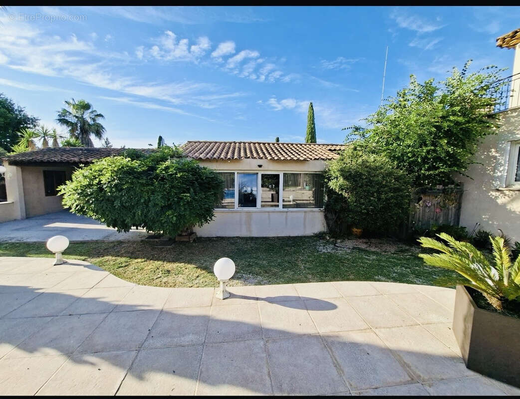 Maison à ROQUEBRUNE-SUR-ARGENS