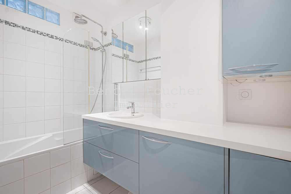 Appartement à PARIS-10E
