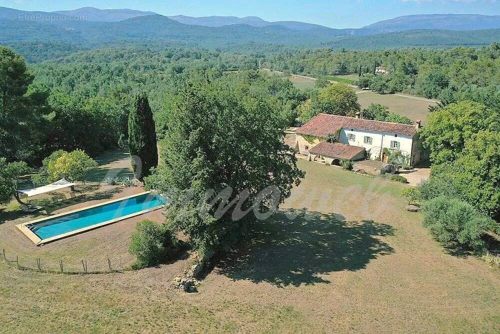 Maison à TOURRETTES