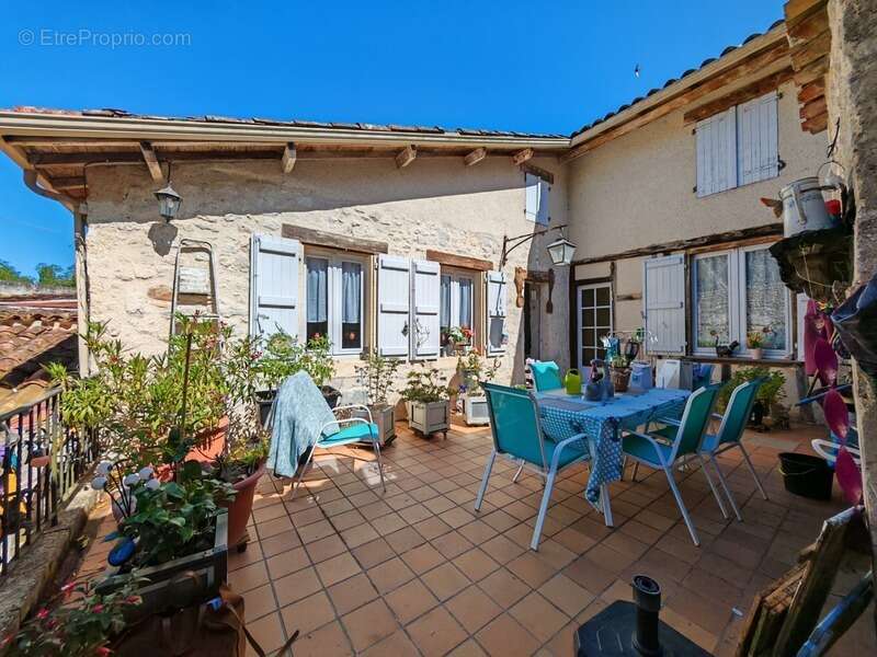 INVESTISSEMENT LOCATIF RARE – Immeuble de rapport au cœur de FOURCÈS, l'un des Plus Beaux Villages de France - photo 7
