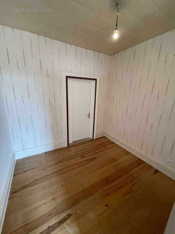 Appartement à SAINT-GENEST-LERPT