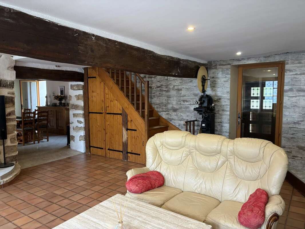 Maison à SAVIGNY-SUR-CLAIRIS