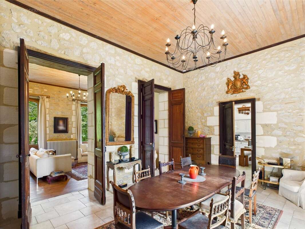 Splendide Château du XIXème siècle avec Tourelles – Élégance, Confort et Art de Vivre à la Française - photo 3