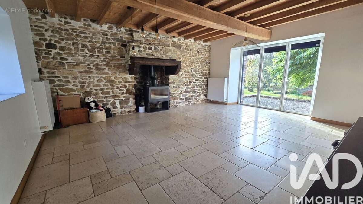 Photo 2 - Maison à LIVRE-SUR-CHANGEON