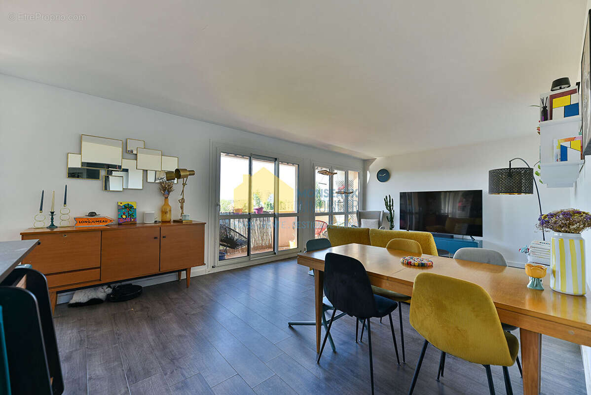 Appartement à FRESNES