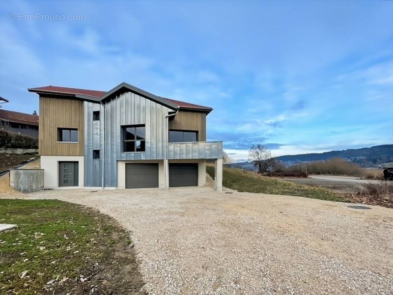 Maison à SAINT-POINT-LAC