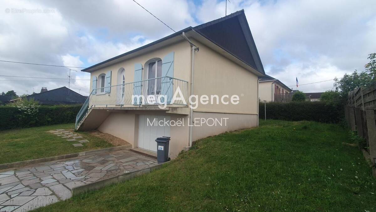 Maison à LE GENEST-SAINT-ISLE