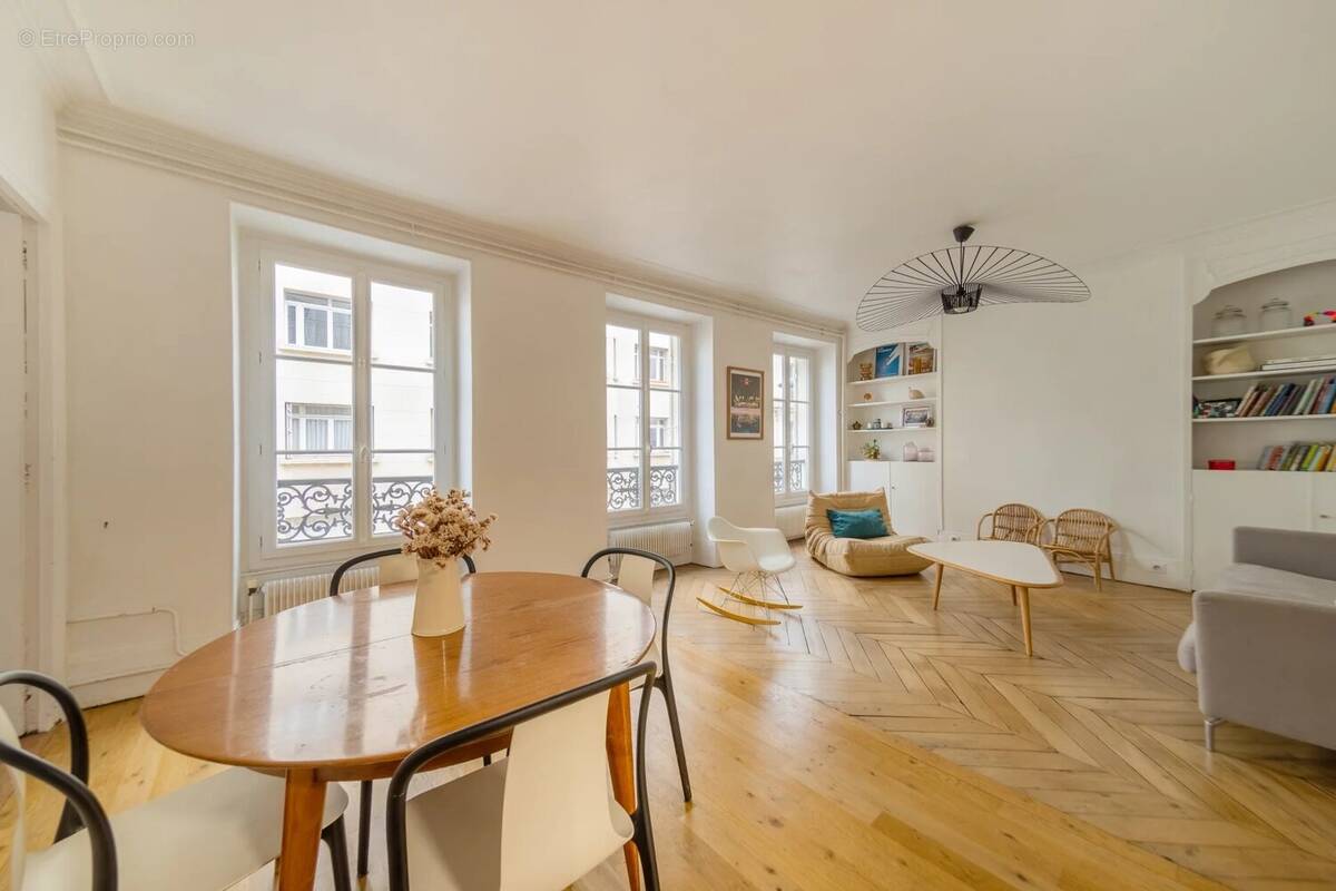 Appartement à PARIS-17E