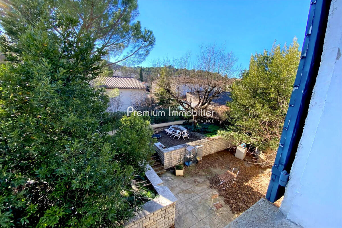 Appartement à LE PUY-SAINTE-REPARADE