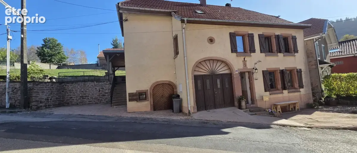 Raon-Sur-Plaine, authentique ferme vosgienne de 1844 à fort potentiel, divisée en deux logements avec jardin e - photo 4