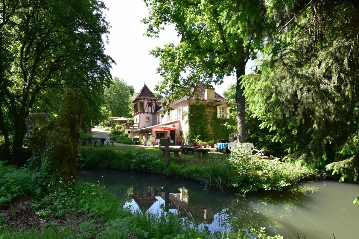 gîtes jaccuzi jardin lot Maison familliale pierre Piscine prestige propriete sauna - Maison à GRAMAT