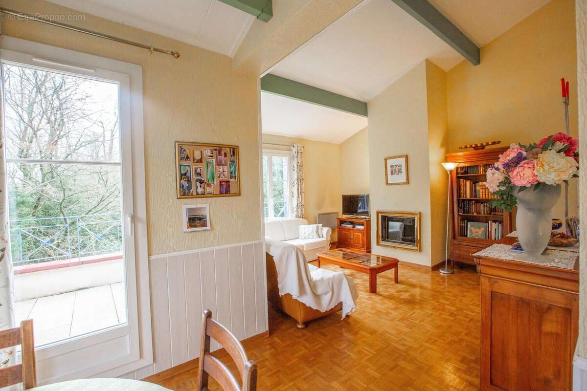 Photo 5 - Appartement à LE MESNIL-SAINT-DENIS