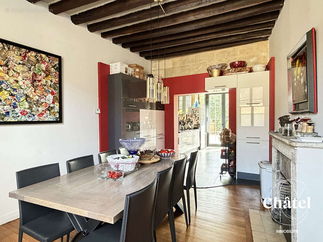 Maison à FLEURINES