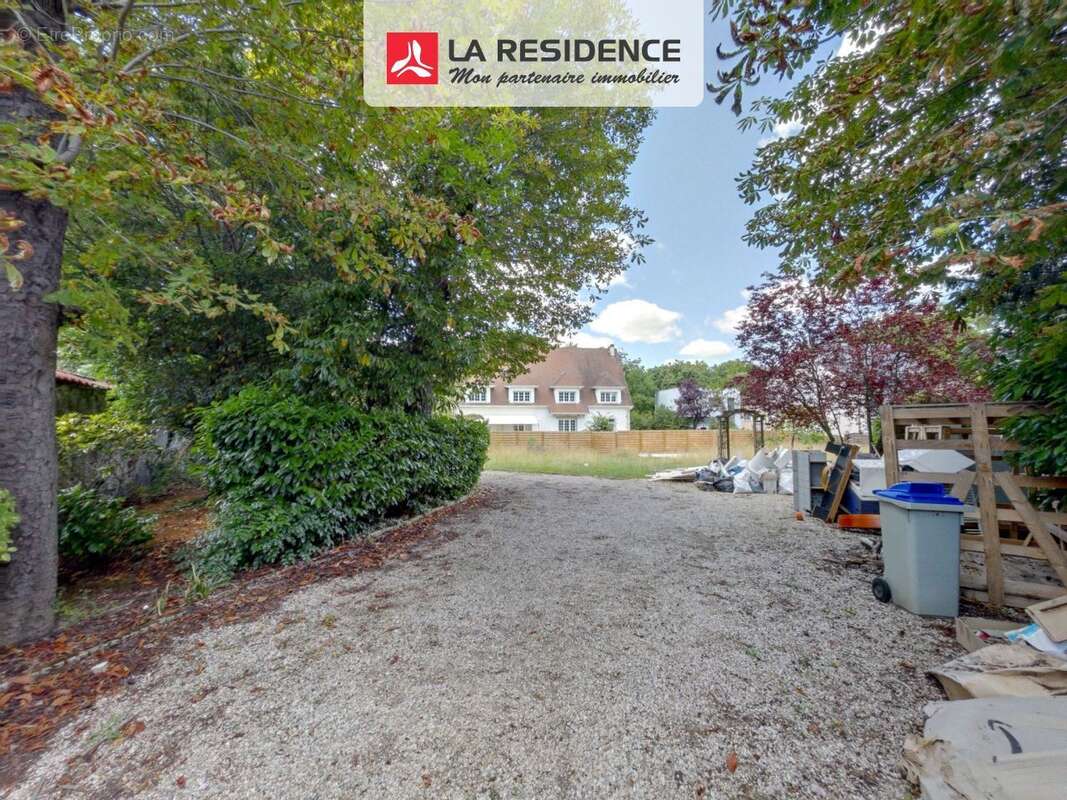 Terrain à LES MUREAUX