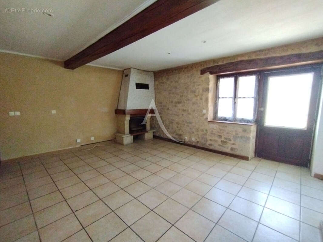 Maison à LES JUNIES