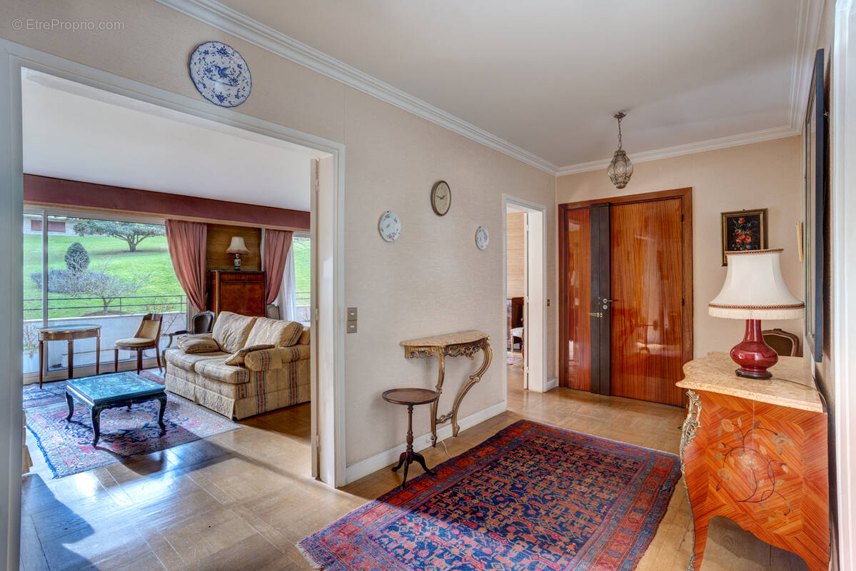 Appartement à VILLE-D'AVRAY