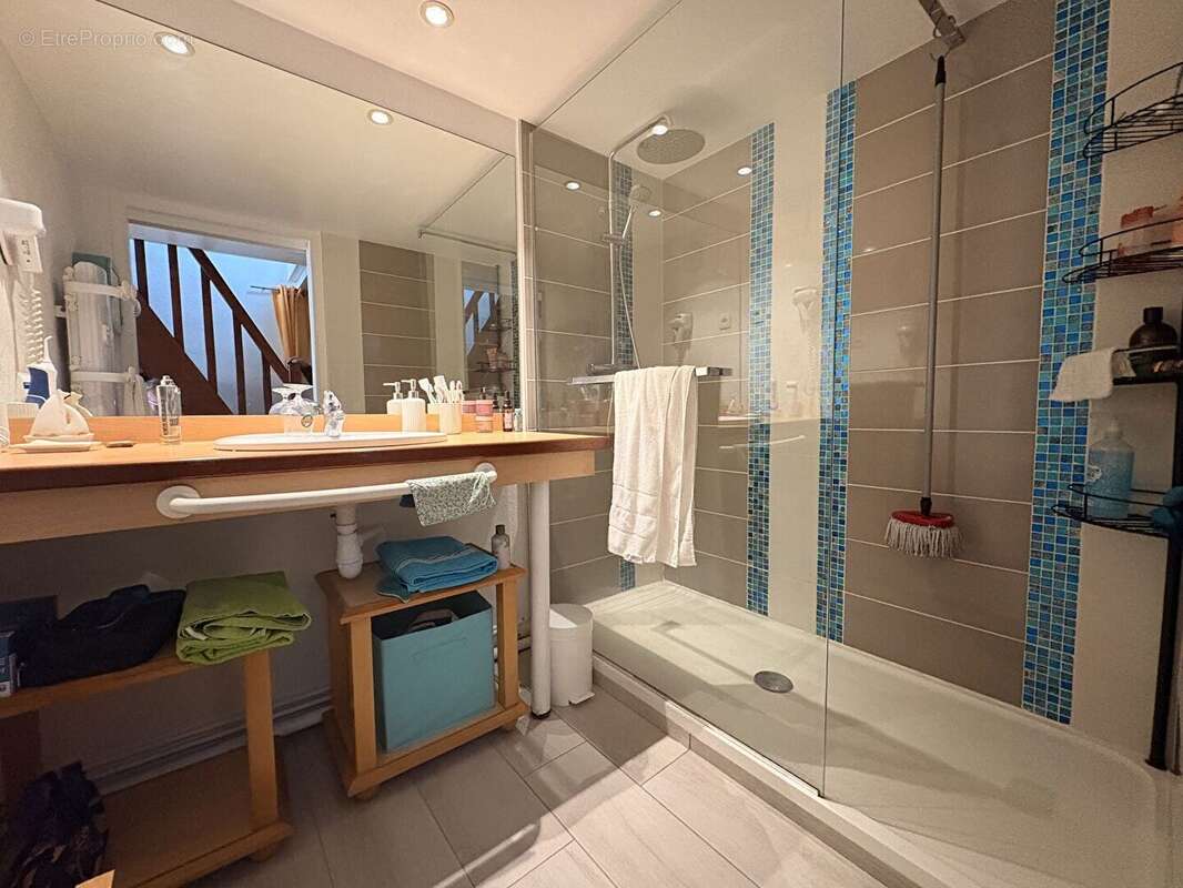 Appartement à COMBRIT