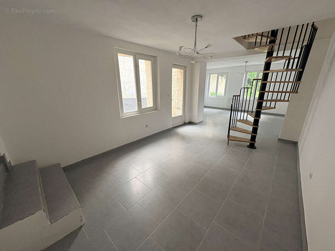Maison à LA FERE