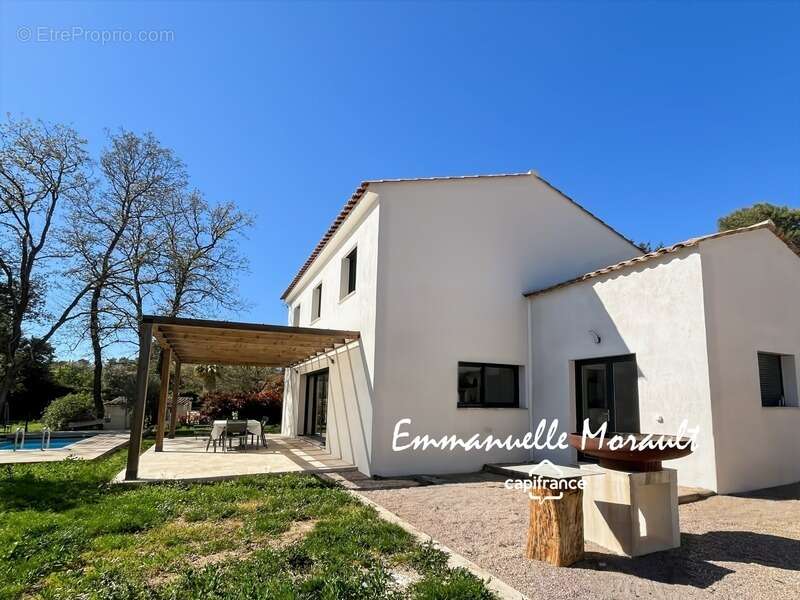 Maison à BAGNOLS-EN-FORET