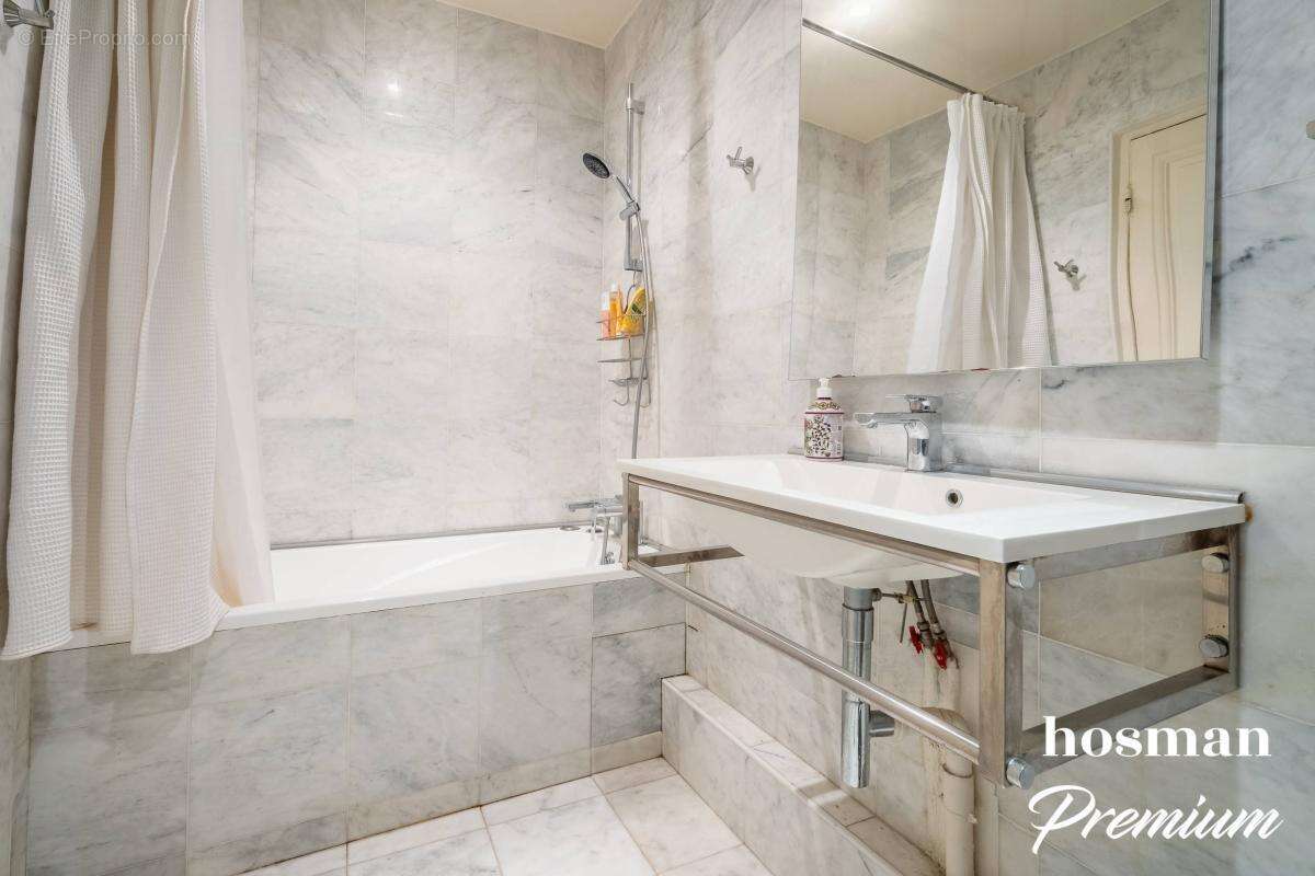 Appartement à PARIS-8E
